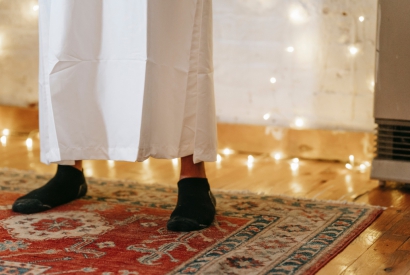 Vælg de sorte strømper med farve og gør det nemmere for dig selv